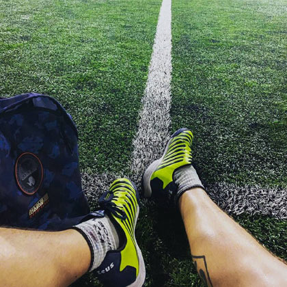 Футболіст готується до тренування